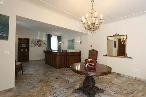 La Corona Bagni di Lucca Hotel